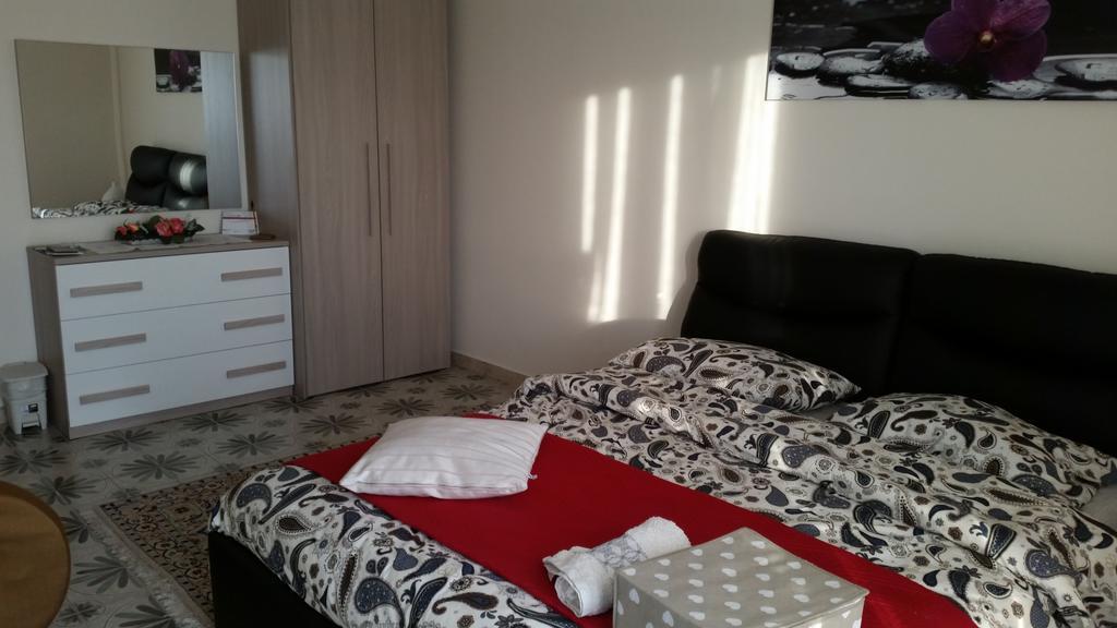Lian Room B&B กาแซร์ตา ห้อง รูปภาพ