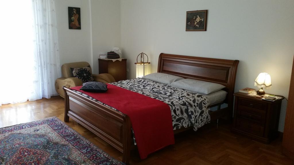 Lian Room B&B กาแซร์ตา ภายนอก รูปภาพ