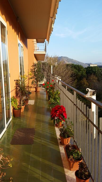Lian Room B&B กาแซร์ตา ภายนอก รูปภาพ