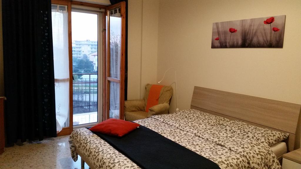 Lian Room B&B กาแซร์ตา ภายนอก รูปภาพ