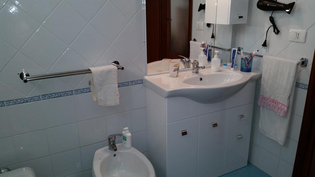 Lian Room B&B กาแซร์ตา ภายนอก รูปภาพ
