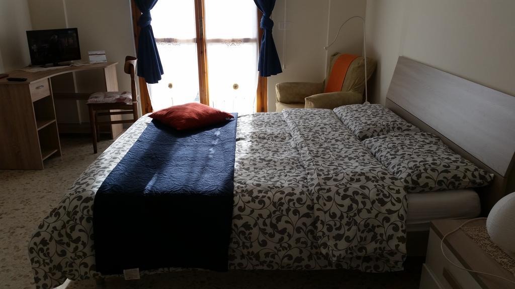 Lian Room B&B กาแซร์ตา ภายนอก รูปภาพ
