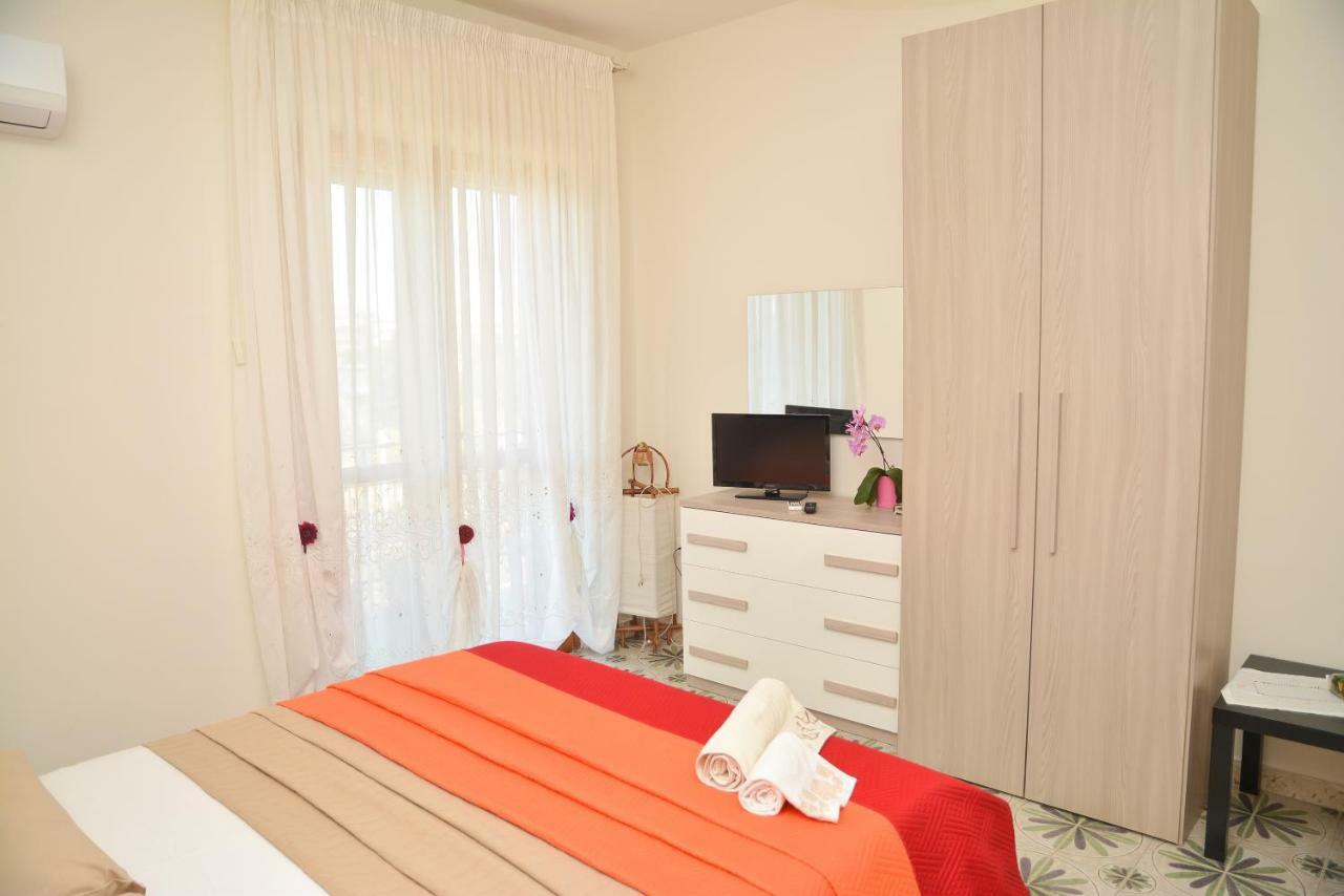 Lian Room B&B กาแซร์ตา ภายนอก รูปภาพ