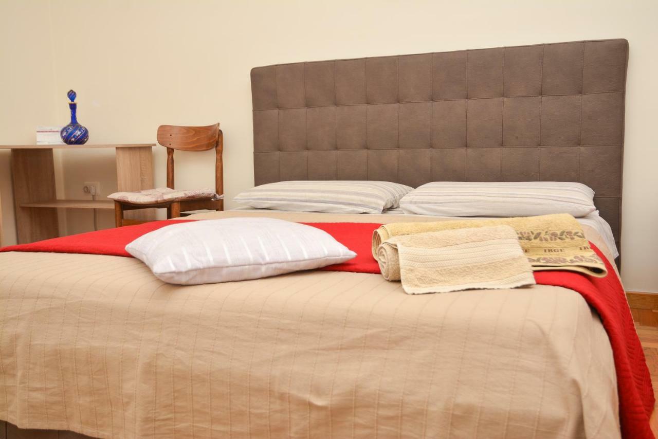 Lian Room B&B กาแซร์ตา ภายนอก รูปภาพ