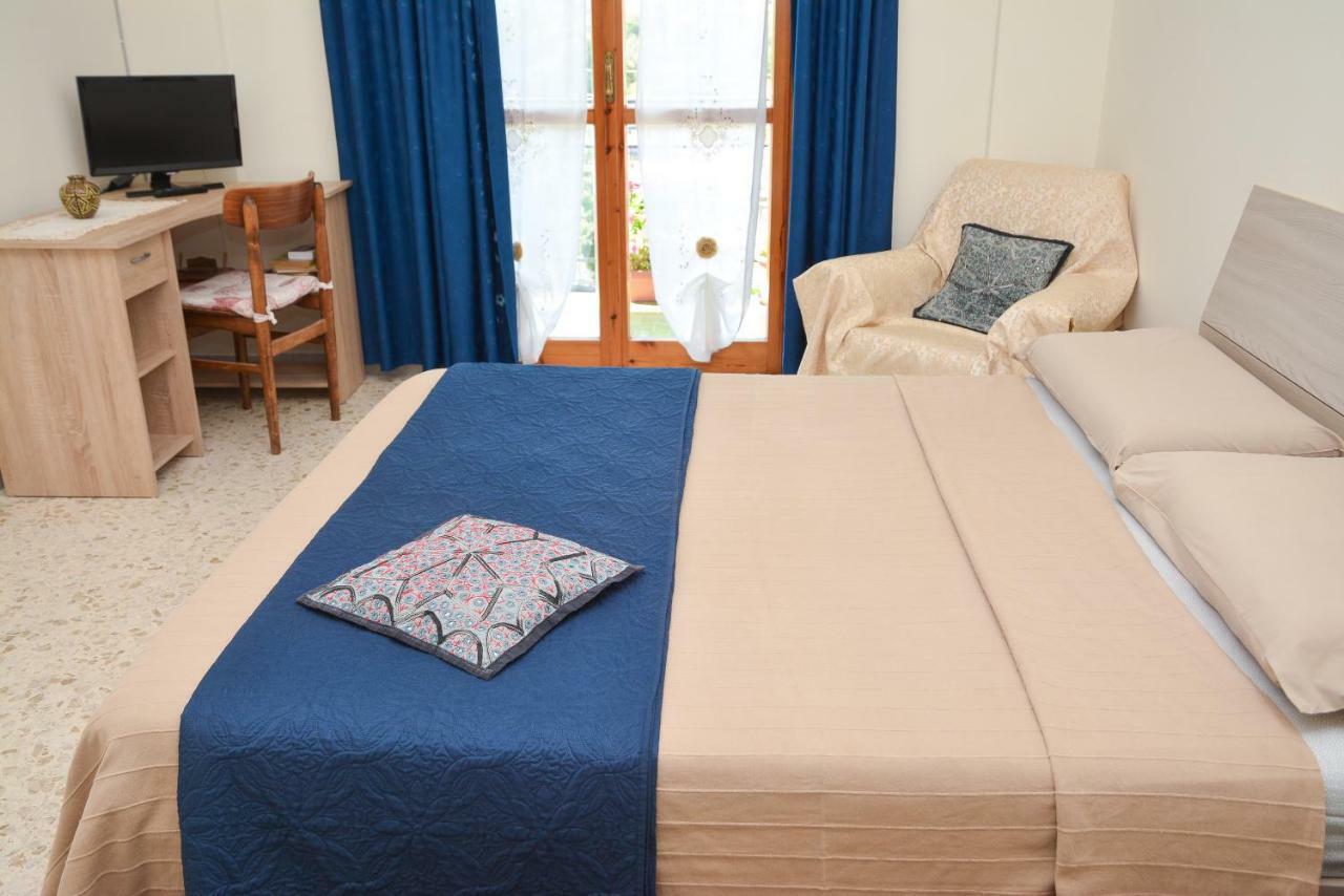Lian Room B&B กาแซร์ตา ภายนอก รูปภาพ