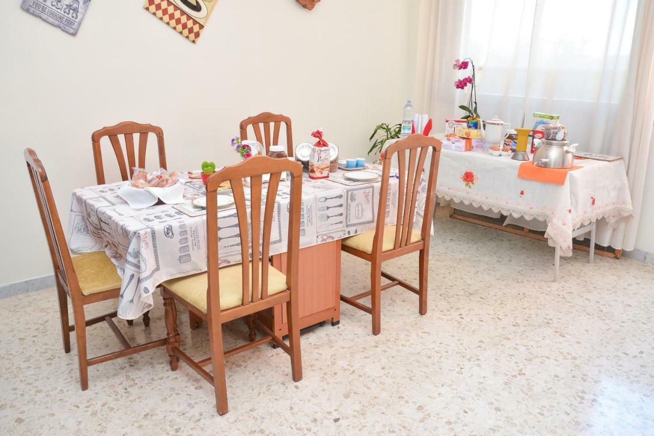 Lian Room B&B กาแซร์ตา ภายนอก รูปภาพ