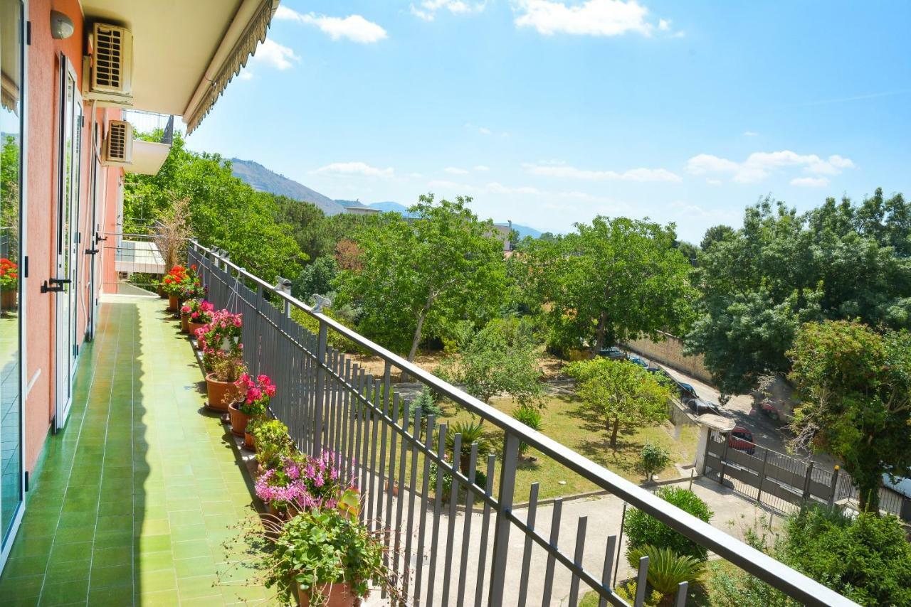 Lian Room B&B กาแซร์ตา ภายนอก รูปภาพ