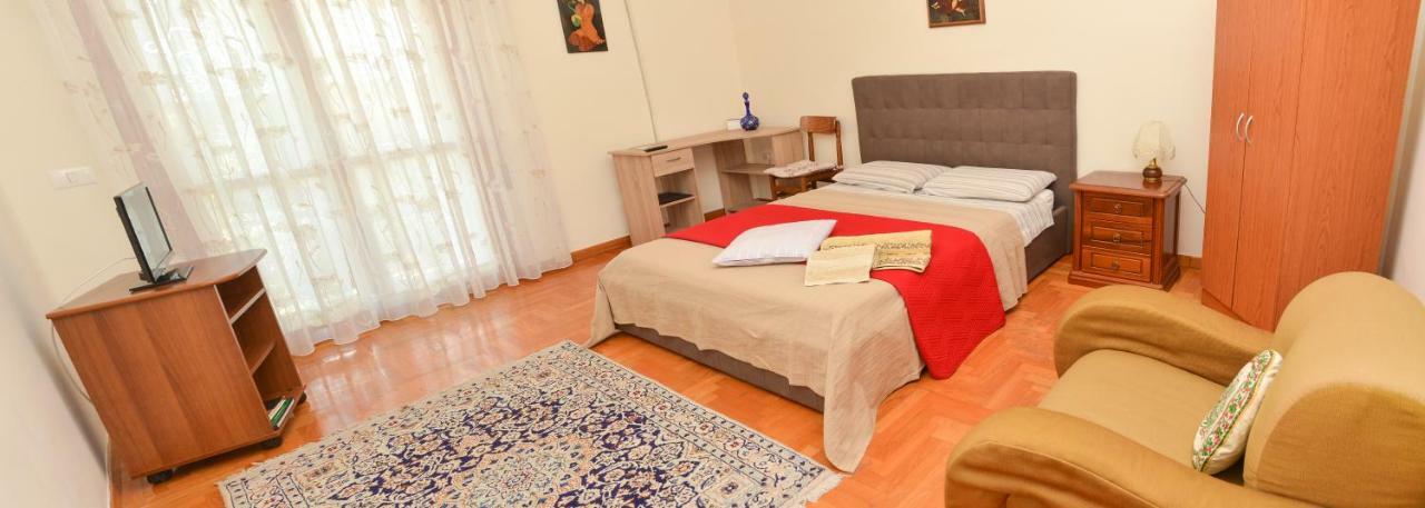 Lian Room B&B กาแซร์ตา ภายนอก รูปภาพ