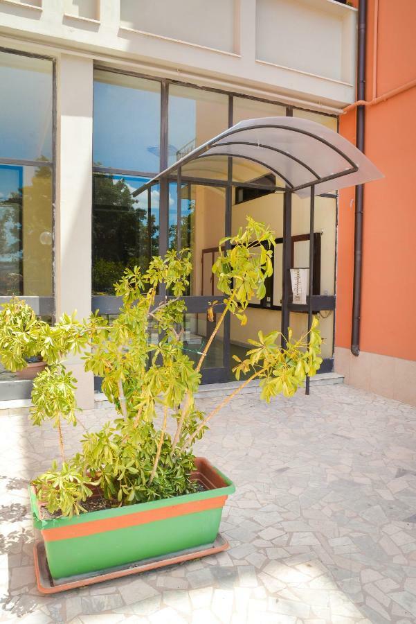 Lian Room B&B กาแซร์ตา ภายนอก รูปภาพ