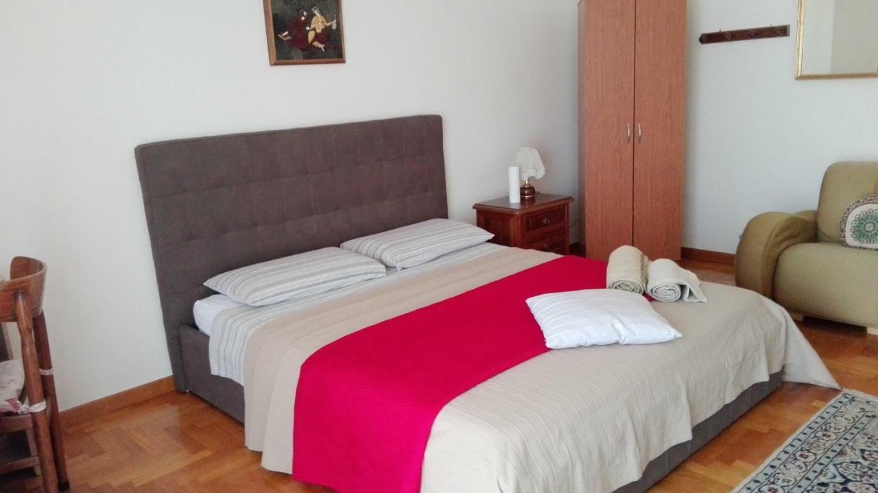 Lian Room B&B กาแซร์ตา ภายนอก รูปภาพ