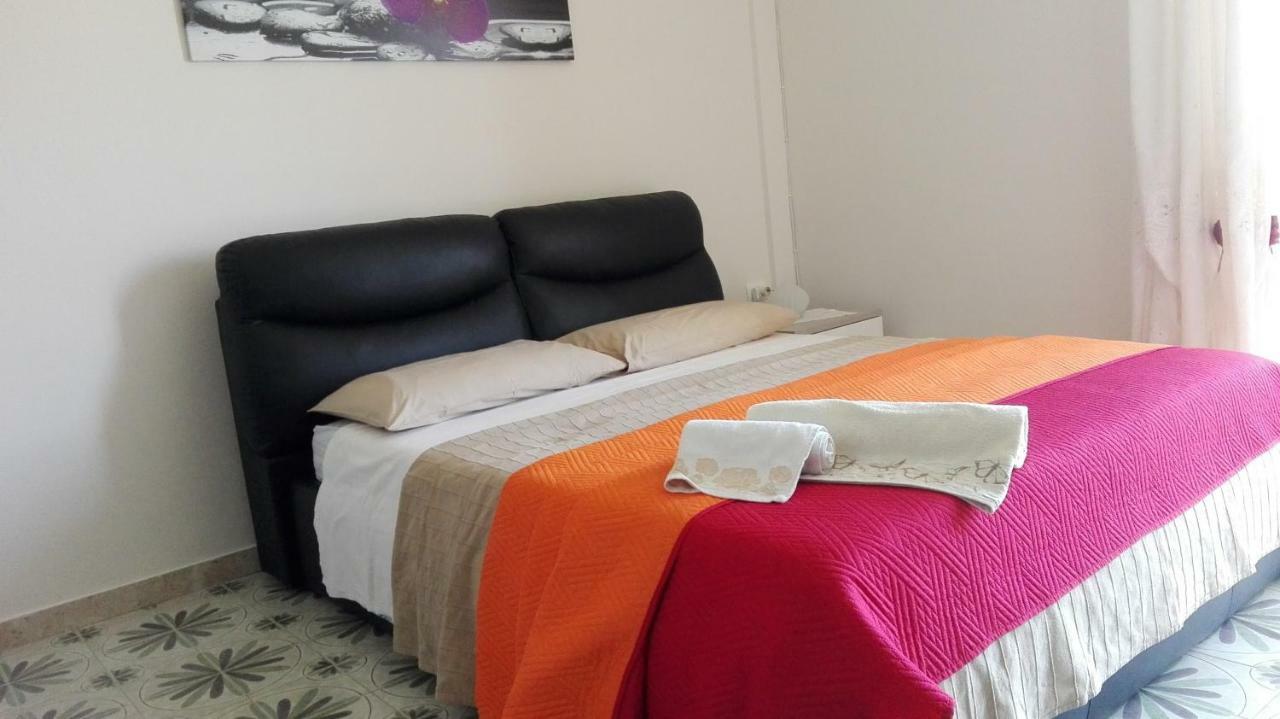 Lian Room B&B กาแซร์ตา ภายนอก รูปภาพ